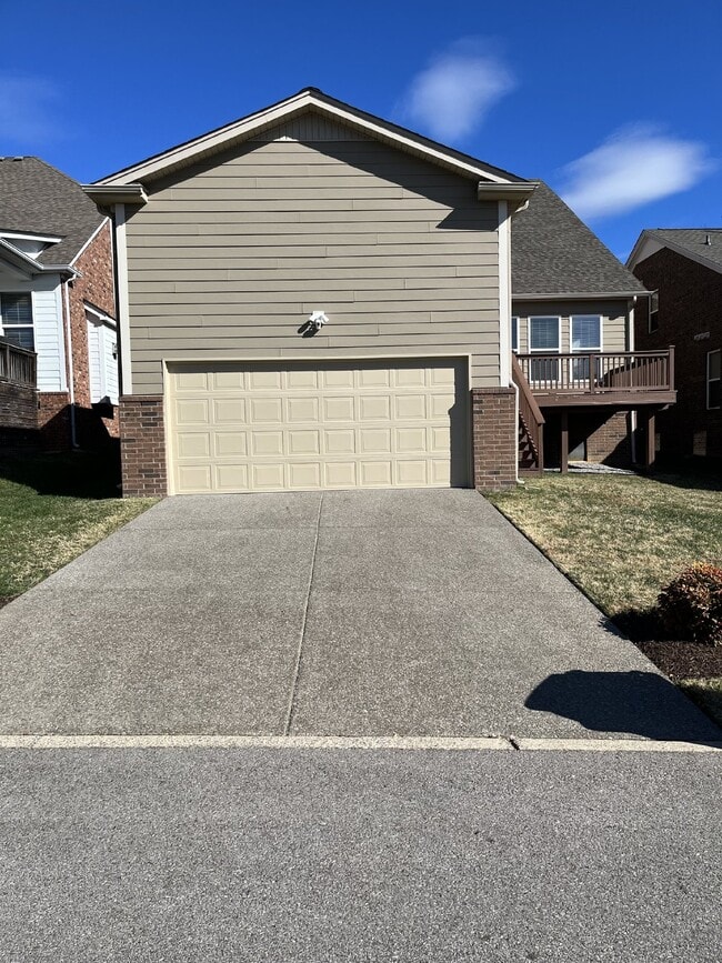 Building Photo - "Charming 4-Bed Gem with Guest Suite & Mod...