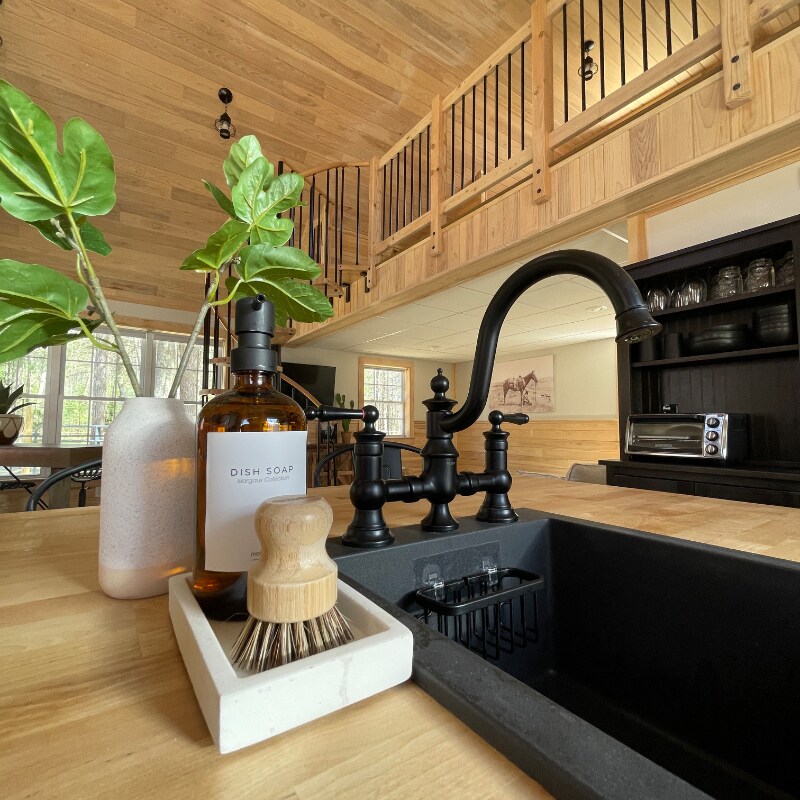 Building Photo - 10 Elizabeth Ln