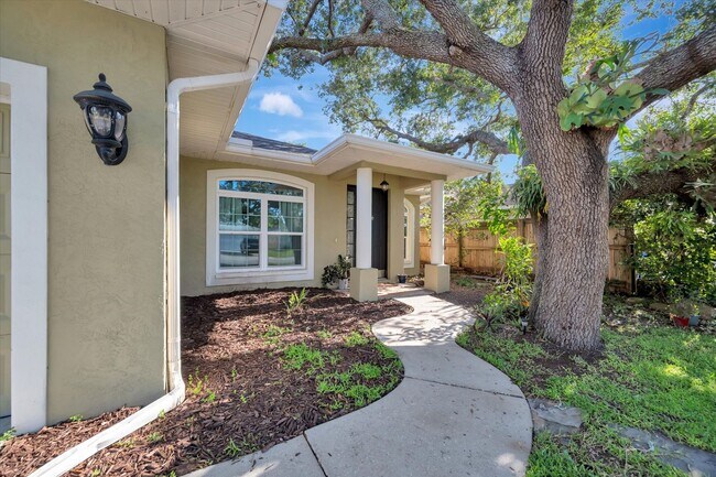 Building Photo - Beautiful 4 bed/ 3.5 bath Rental ~ Sarasota