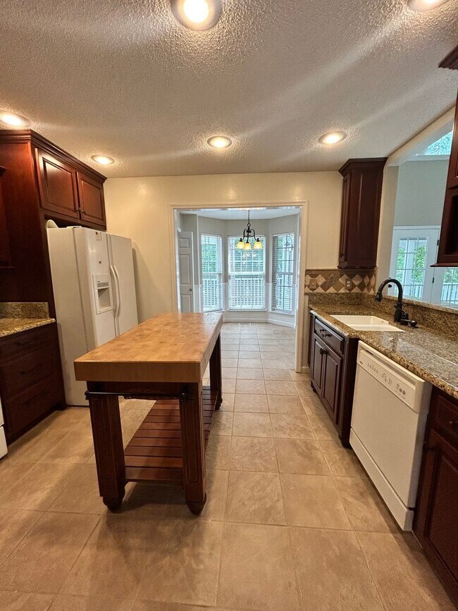 Building Photo - $500.00 OFF JANUARY RENT!! Soddy Daisy Oasis! 3 beds, 2.5 baths, huge garage & yard!