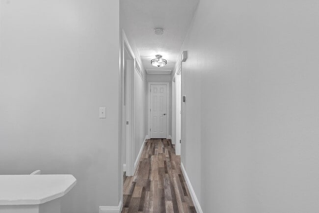 Building Photo - Luxury Remodeled 3Bed/2Bath w/ Finished Ba...