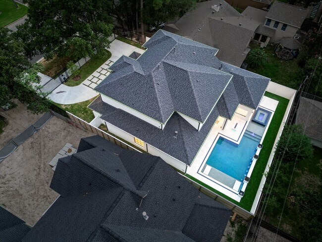 Building Photo - 13034 Memorial Dr