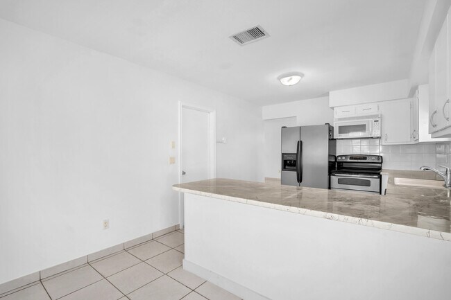 Building Photo - 10985 Christopher Ave