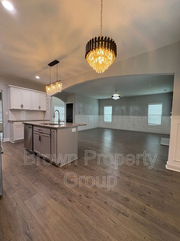 Building Photo - 179 Stafford Ave