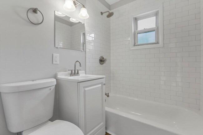 Building Photo - 307 S Wheatland Ave