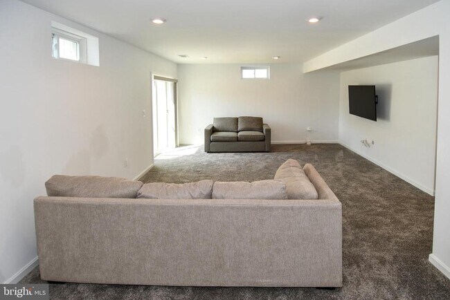 Building Photo - 7706 Colburn Dr