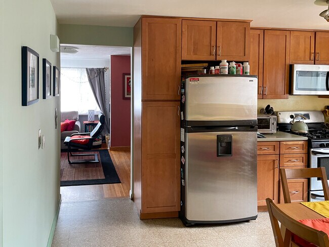 Building Photo - 24 Sunset Rd