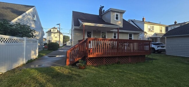 Building Photo - 103 Orono St