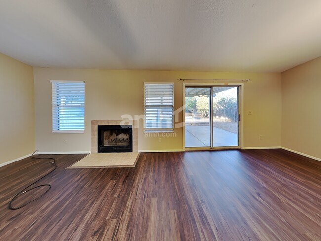Building Photo - 9915 E Paseo Juan Tabo