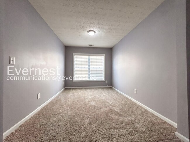 Building Photo - 729 Mountain Laurel Dr