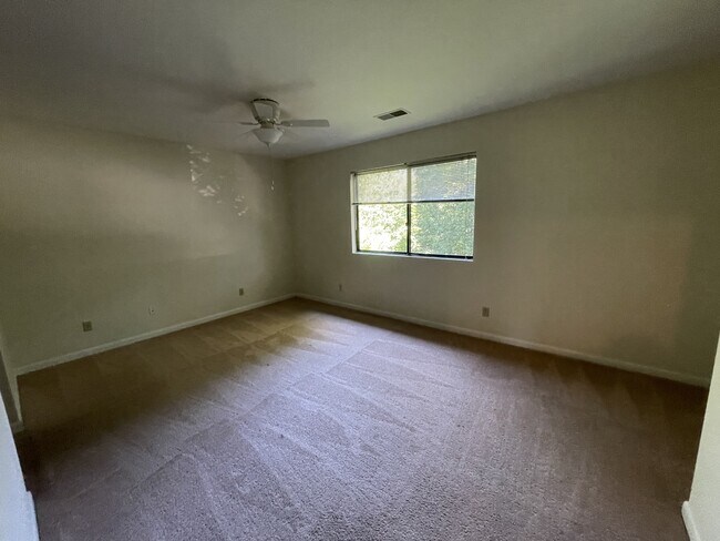 Building Photo - 101 Harvest Dr