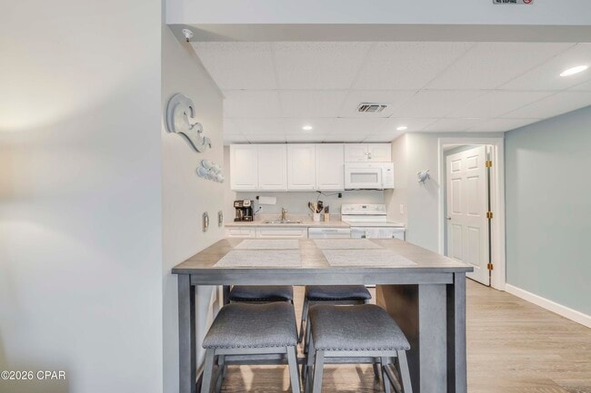 Building Photo - 6903 N Lagoon Dr