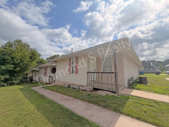 Building Photo - 1499 W Rainey St