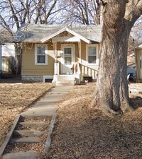 Building Photo - 527 S Menlo Ave