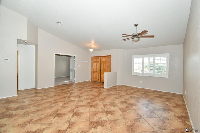 Building Photo - 8406 E Lorenzo Ln