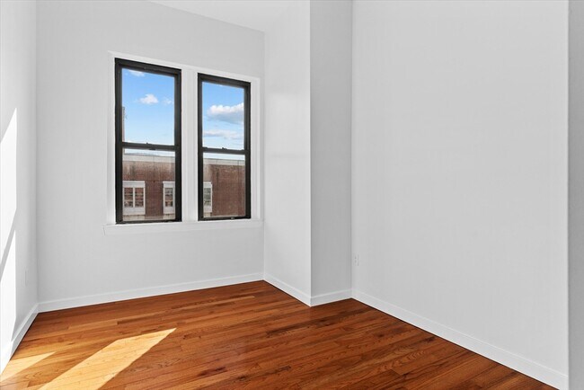 Building Photo - 280 Essex St