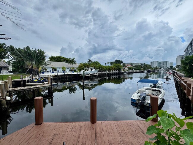 Building Photo - 2801 NE 33rd Ct