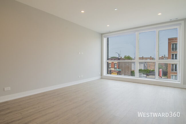 Building Photo - 2354 W Polk St