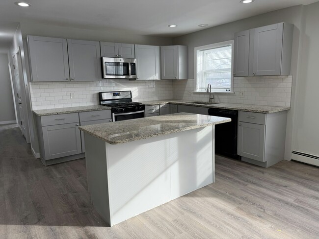 Building Photo - 5358 S Narragansett Ave