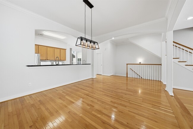 Building Photo - 5515 Crooms St