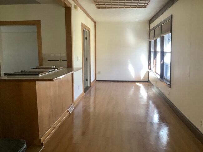 Building Photo - 13775 Carlton St