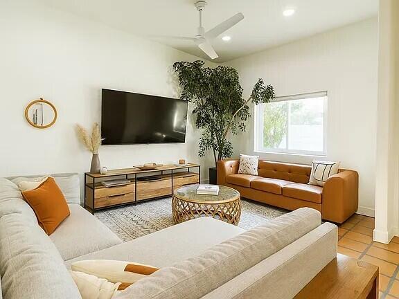 Building Photo - 53460 Avenida Diaz