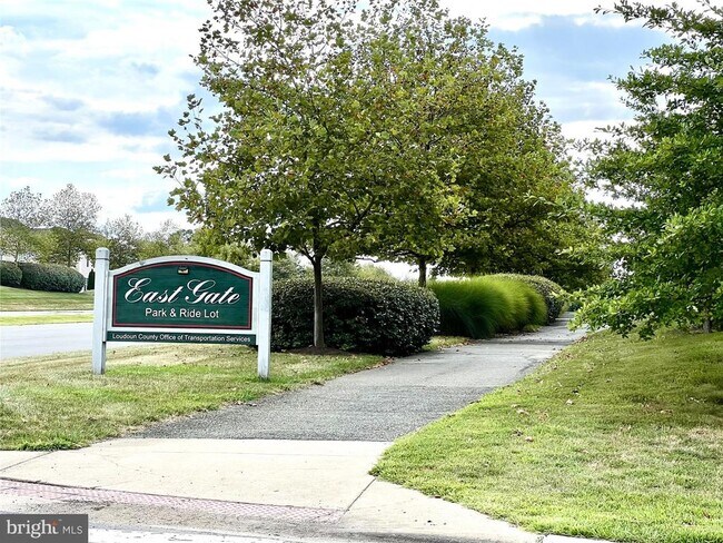 Building Photo - 43595 Aldie Mill Ct