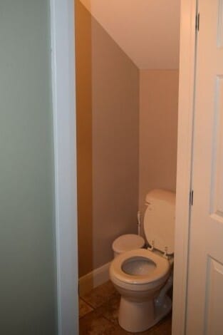 1/2 bath (2) - 1288 N Cedar Blvd