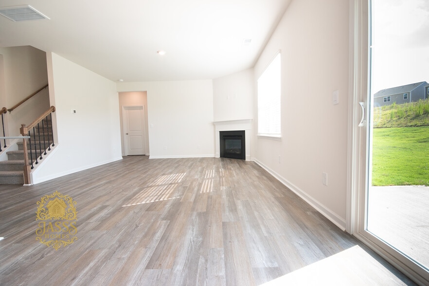 Building Photo - 1361 Secrest Commons Dr