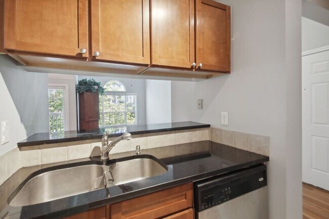 Building Photo - 1250 Parkwood Cir SE