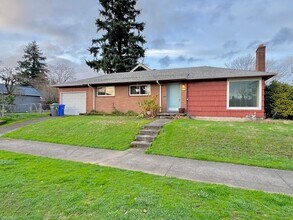 Building Photo - Rose City Park Neighborhood Quintessential Ranch Home on Corner Lot with Huge Basement, Fenced Ya...