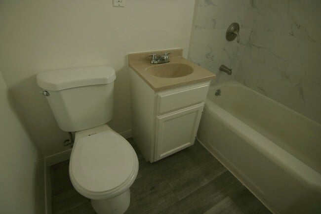 Building Photo - 507 S Verdugo Rd