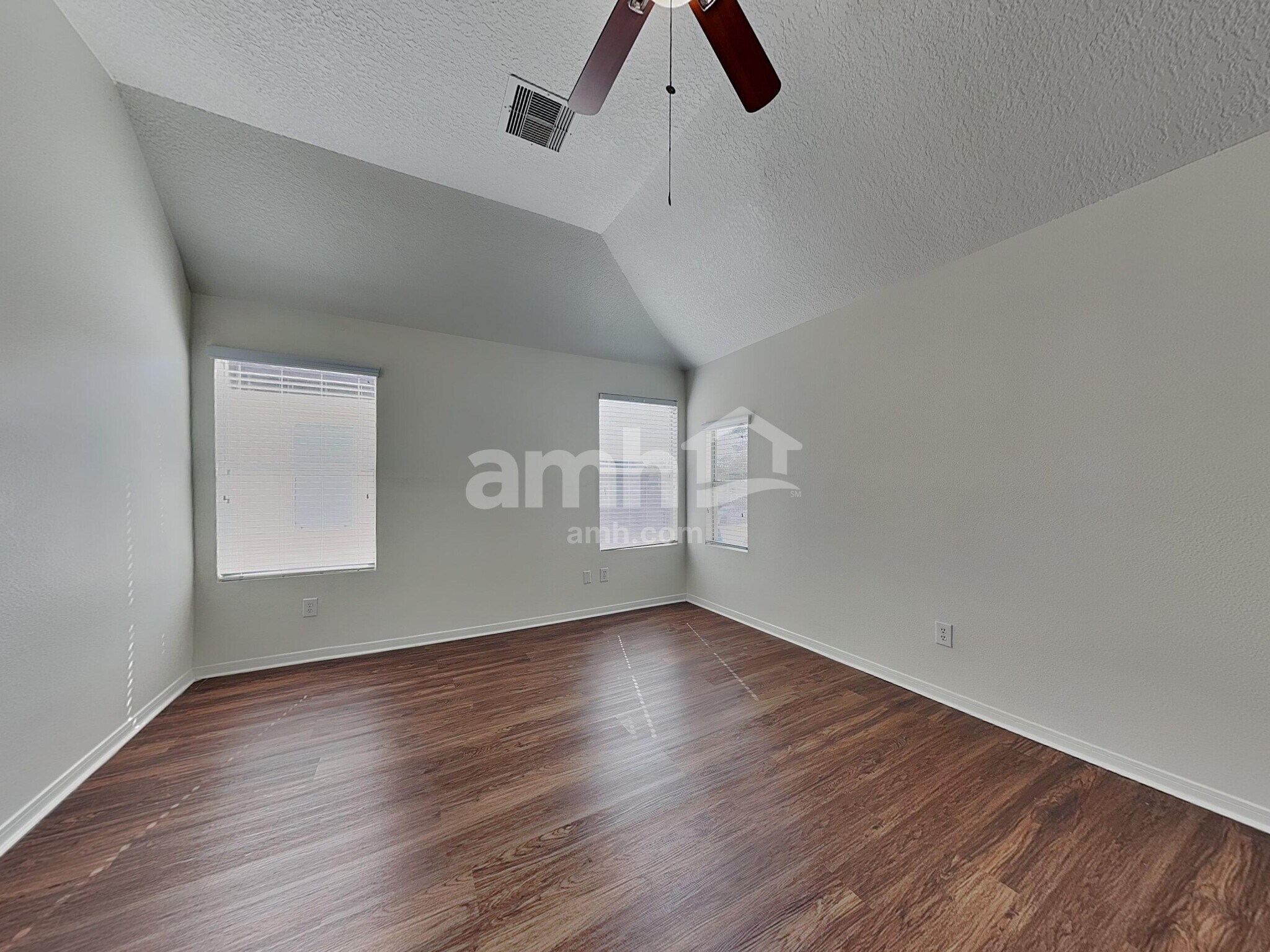 Building Photo - 16973 Scenic Knoll