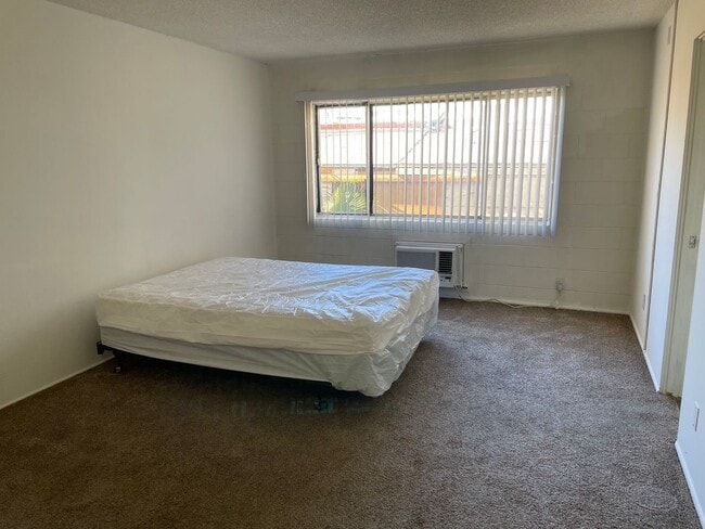 Building Photo - Studio Apartment on Las Vegas Strip - Close to all of the Excitement & More!!