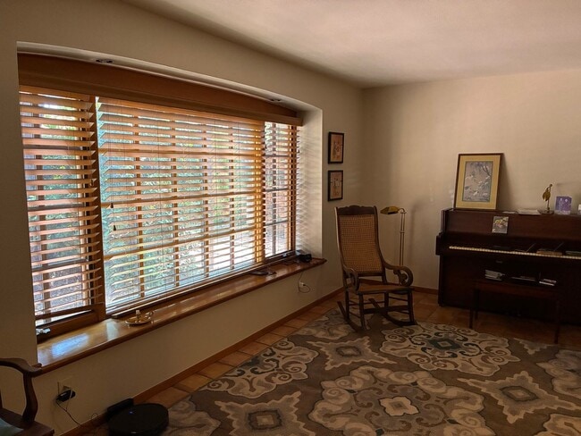 Building Photo - 2125 Bueno Dr
