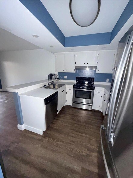 Building Photo - 5920 7th Ave W