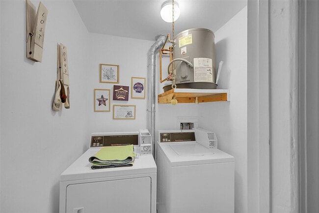 Building Photo - 4525 Poinciana St