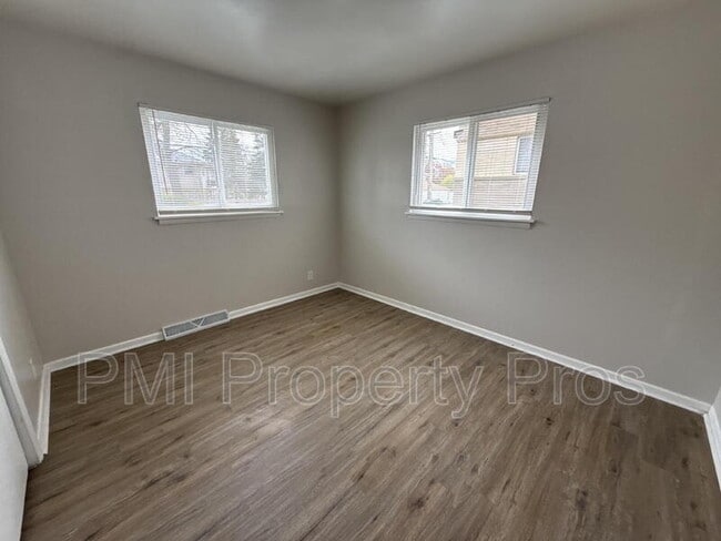 Building Photo - 7701 W Hampton Ave