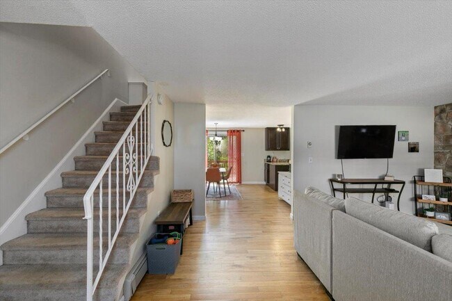 Building Photo - 114 Fieldstone Dr