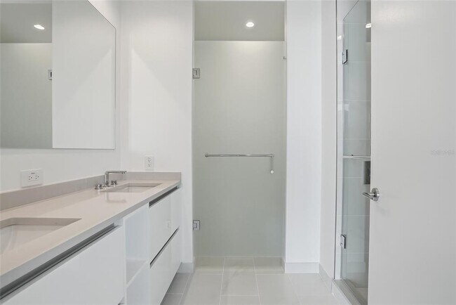 Building Photo - 400 Central Ave