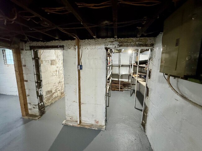 Building Photo - 309 Bellevue Rd