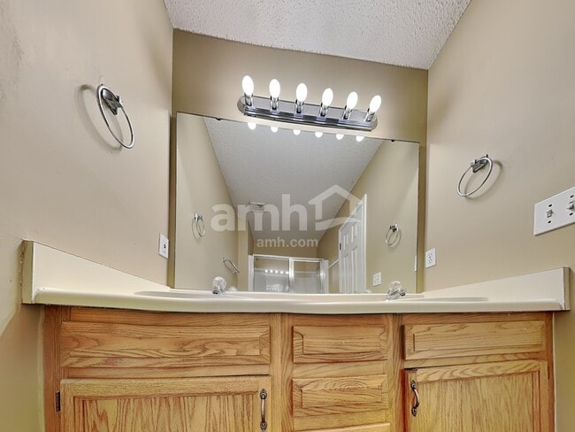 Building Photo - 704 Pepperstone Ct