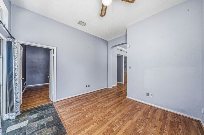 Building Photo - 15974 Oak Mountain Dr