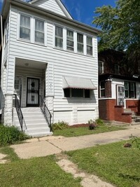 Building Photo - 710 E 90th St