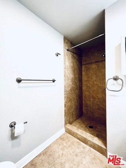 Building Photo - 14236 1/2 Tiara Street Unit