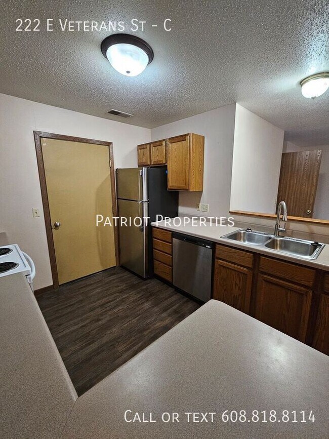 Primary Photo - 222 E Veterans St