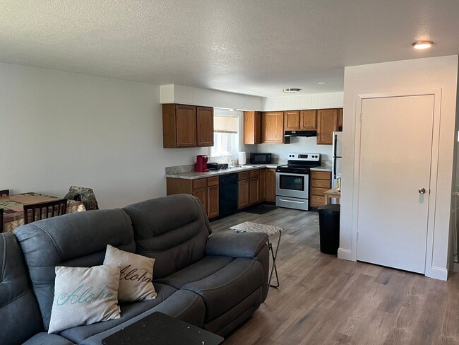 Building Photo - Charming Heights Condo- Half off first months rent!