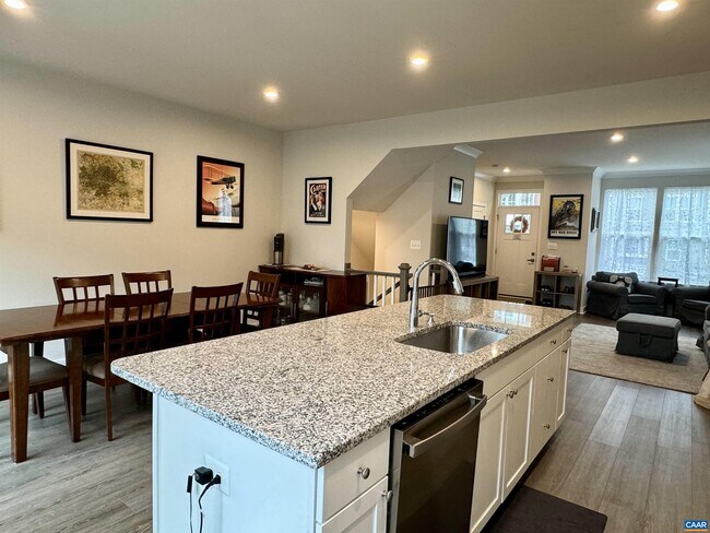 Building Photo - 2034 Landon Ln