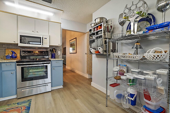 Building Photo - 8071 SE Villa Cir