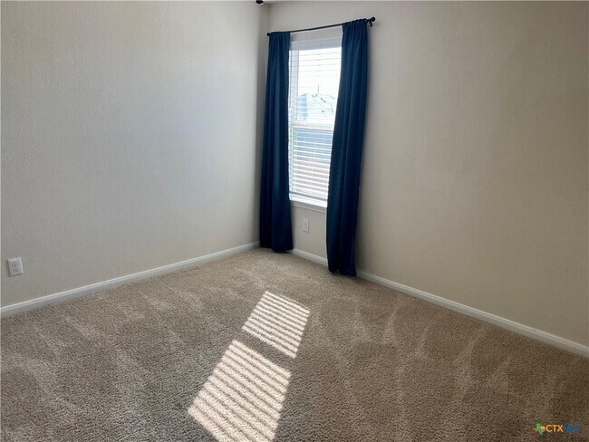 Building Photo - 533 Summersweet Rd